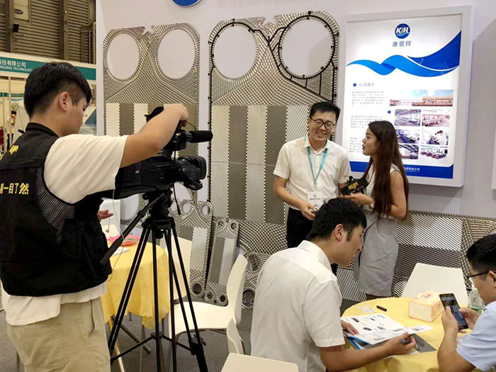 工业废水处理厂家千亿qy88官网上海展会现场新闻媒体采访